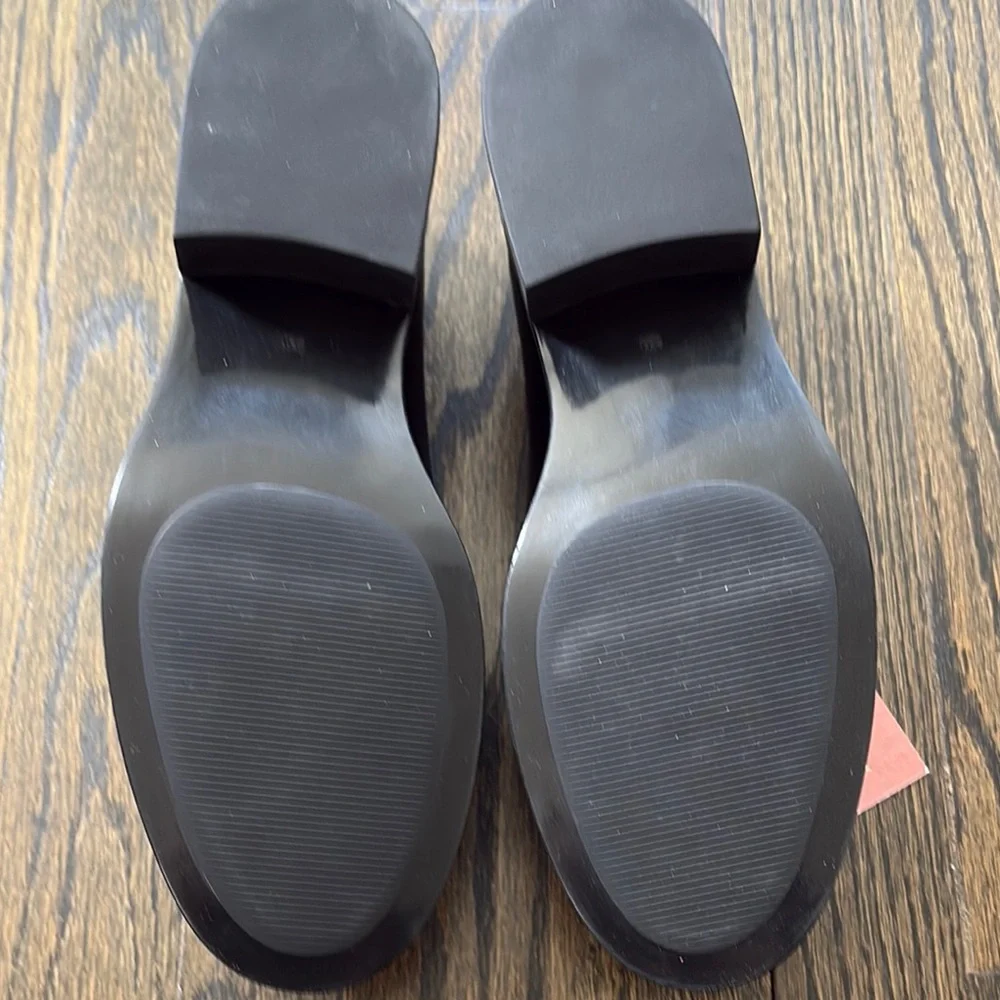 NWOB- Black Women's Leather Loafers with Pearl Detail by Cruza ( size 39) - Picture 6 of 8